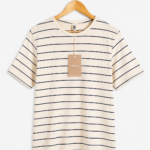 Blusa Listrada Off White com Azul Marinho – Hering